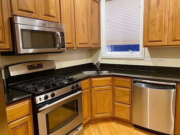 4th image of 2022 N Wood St #3N1