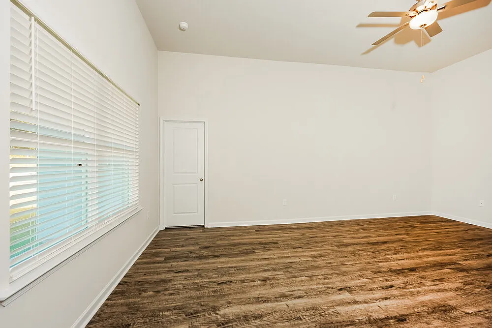3 bed, 2.0 bath, 1408 sqft, $1,685 — Photo 4