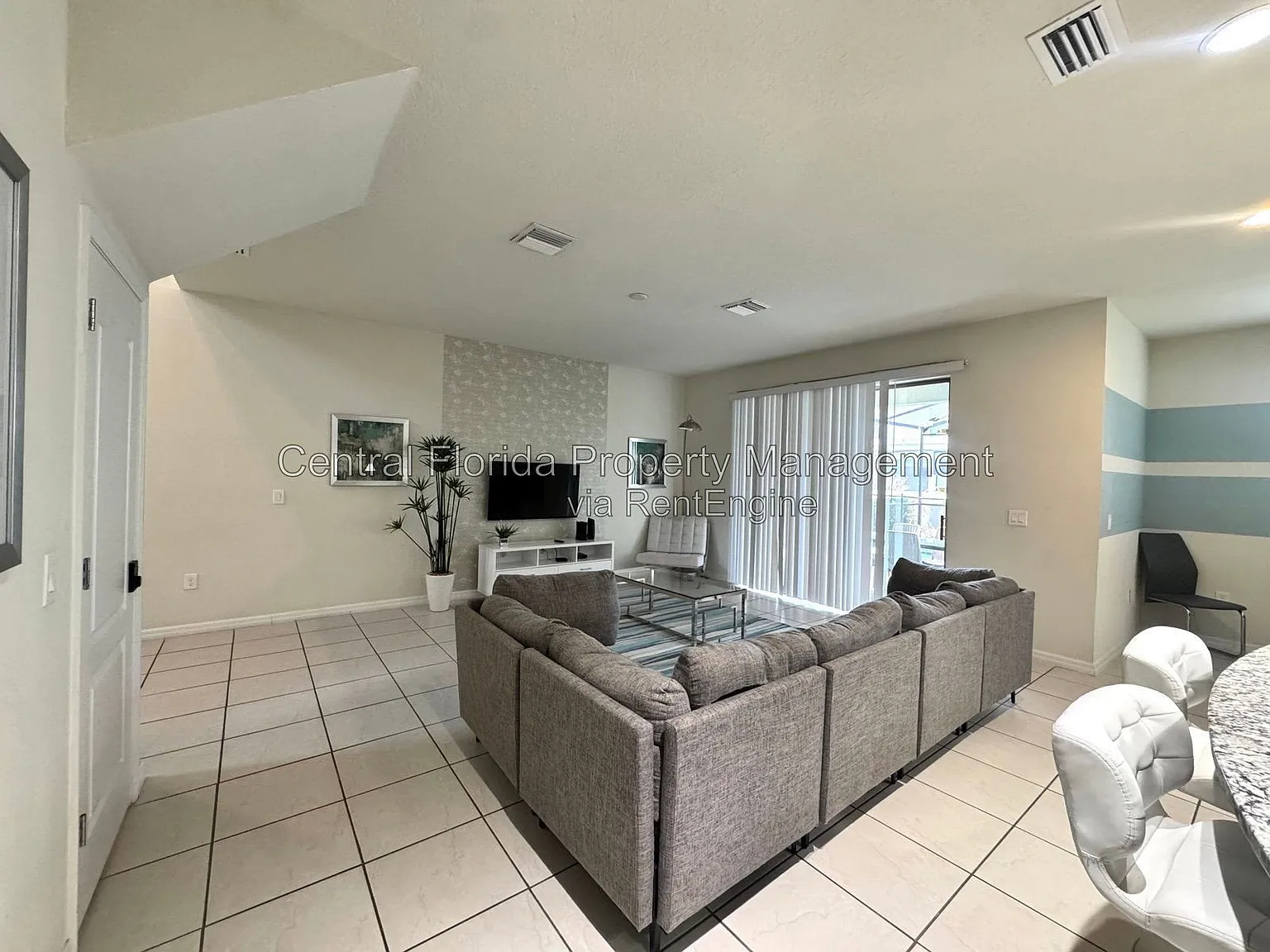 5 bed, 4.0 bath, 2492 sqft, $3,199 — Photo 3