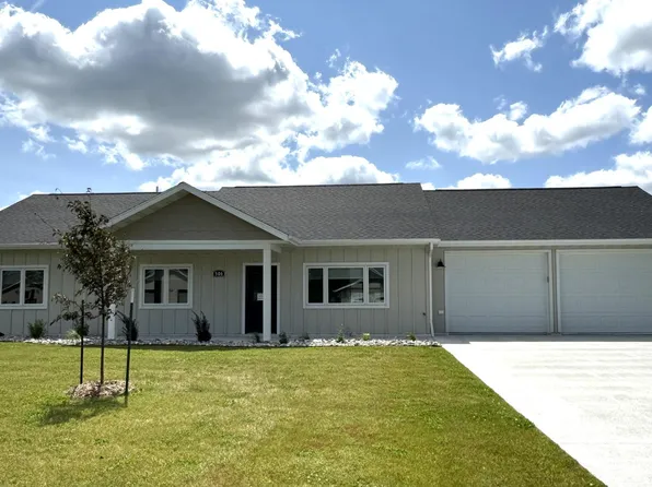 506 Lincoln St SE, Warroad, MN 56763
