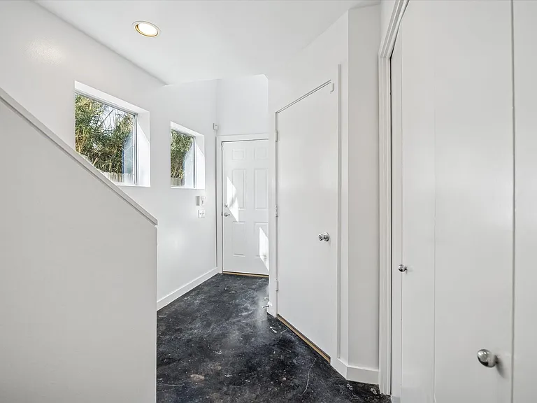 2508 Calumet St #E — Photo 18