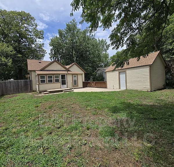 322 N Park Ave — Photo 26