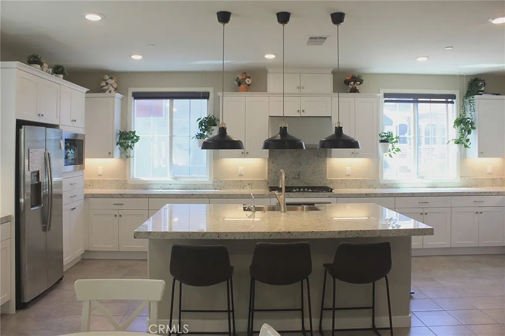 3 bed, 3.5 bath, 2137 sqft, $3,900 — Photo 2