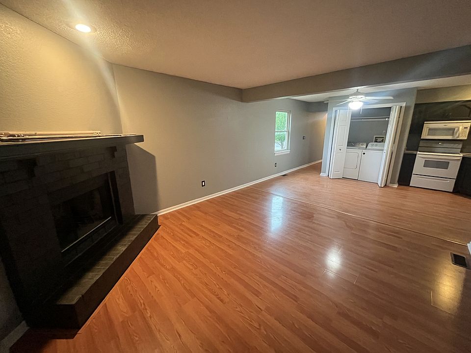 1st image of 700 Cedar Dr
