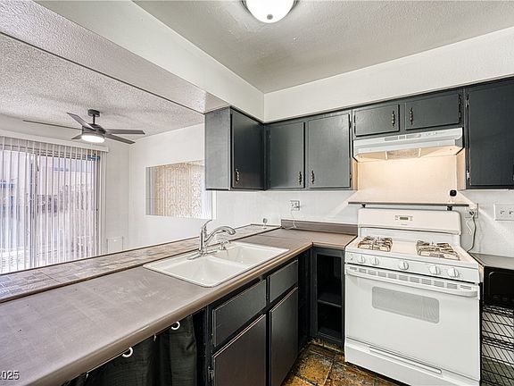 4th image of 1501 Living Desert Dr APT A