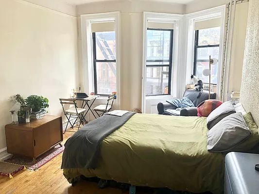 Rented by Delmark Realty LLC | media 17