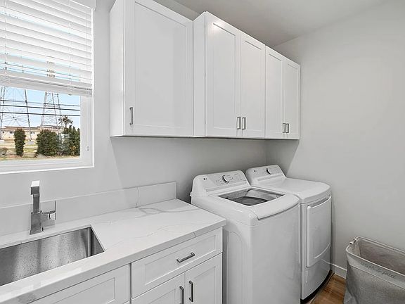 5th image of 2423 Curtis Ave