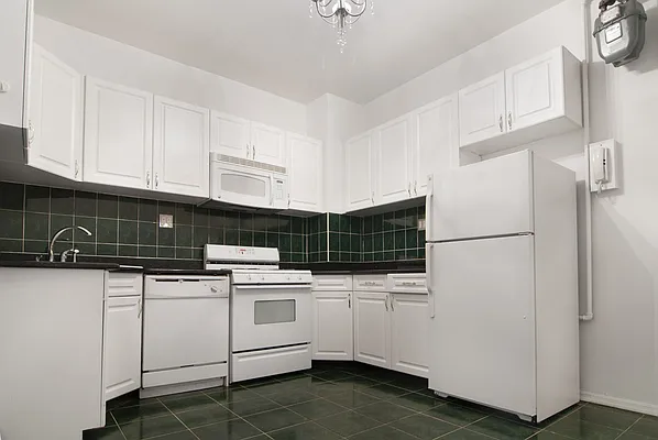 Rented by WAM Partners - William Moses Co. | media 9