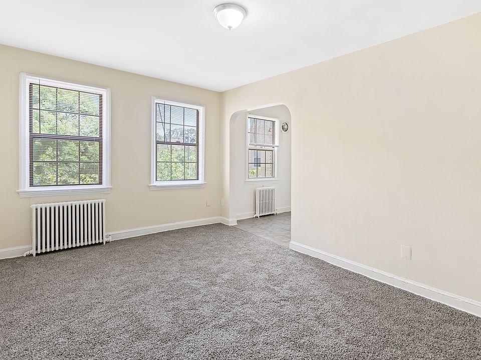 1st image of 219 Oakwood St SE APT 104