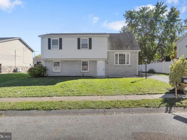 906 Marbrook Ln, York, PA 17404