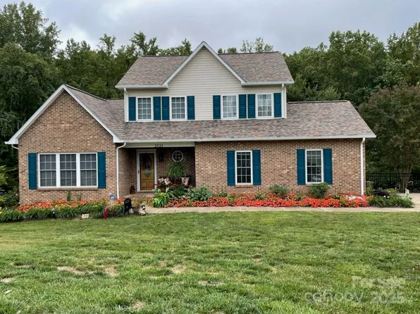 2521 Whistler Ct, Newton, NC 28658