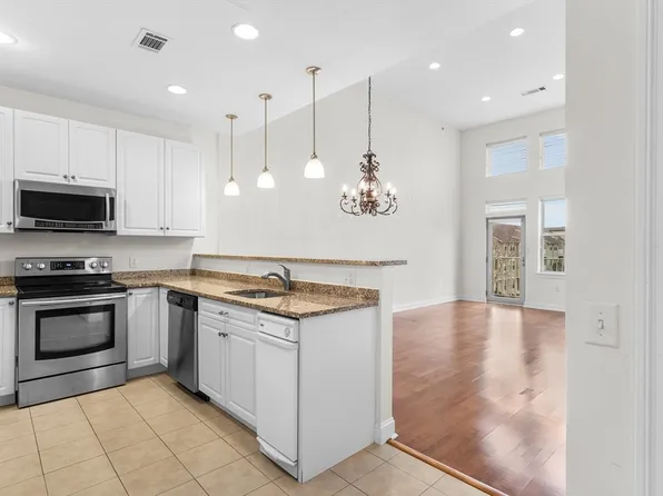 3 Harvest Dr #308, North Andover, MA 01845