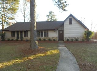 2071 Lakeshore Dr, Ridgeland, MS 39157
