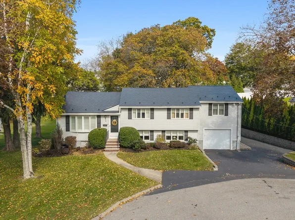 8 Mayflower Dr, Stoneham, MA 02180