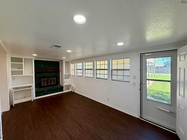 4617 Langford Ln — Photo 5