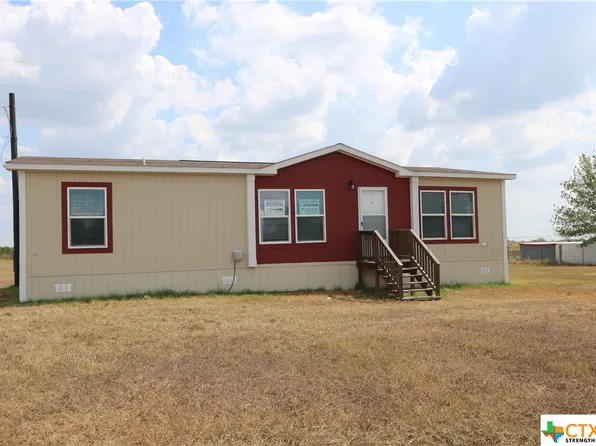 111 Harwood Rd, Yoakum, TX 77995