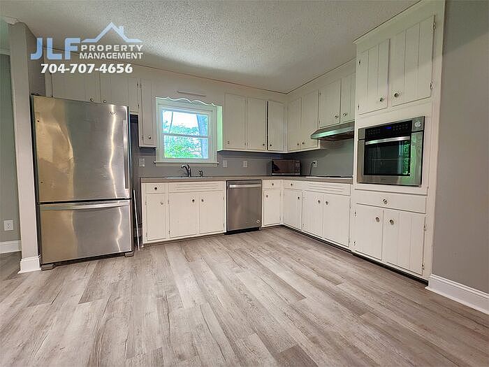 1st image of 3340 Silver Stream Rd #3340