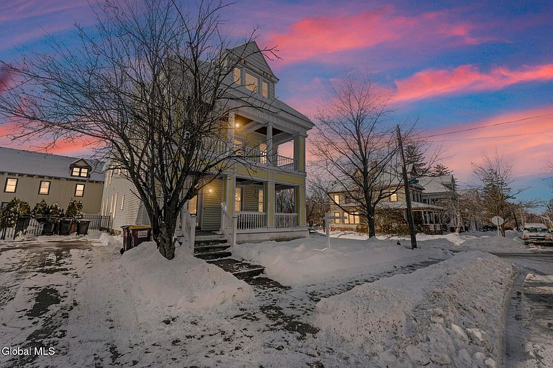3rd image of 86 Pinewoods Avenue