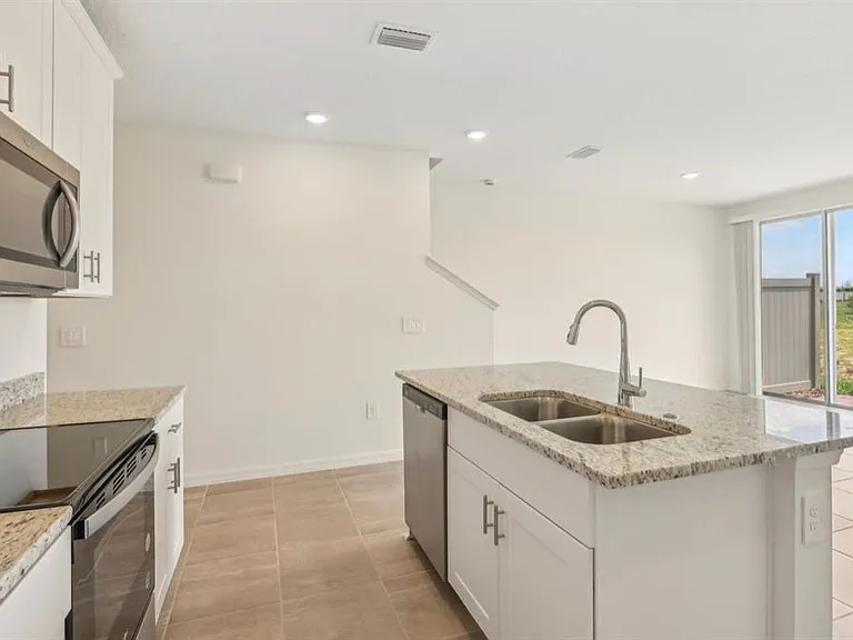16390 Bird Of Paradise Ave — Photo 9