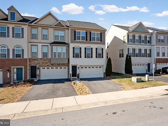 3rd image of 4735 Verdana Loop