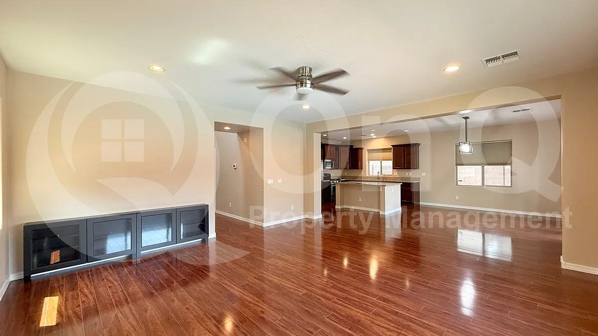 5 bed, 3.0 bath, 2774 sqft, $3,500 — Photo 4