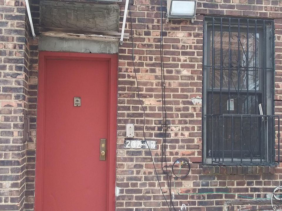 1st image of 20217 Hollis Ave