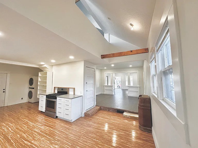 927 E Delmar St — Photo 8