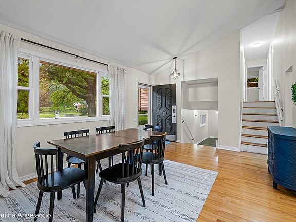 3rd image of 1011 W Wildwood Dr