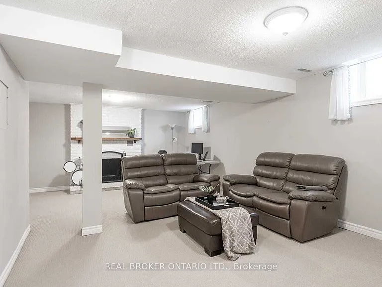 2261 Hanbury Ct — Photo 2