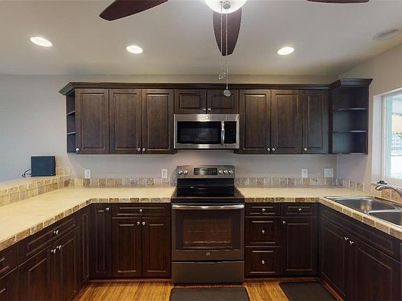 5th image of 1816 Coral Point Dr
