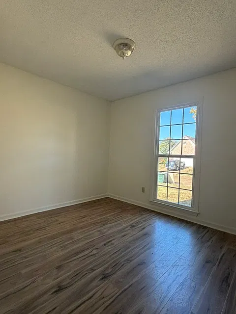 4 bed, 1800 sqft, $2,250 — Photo 3