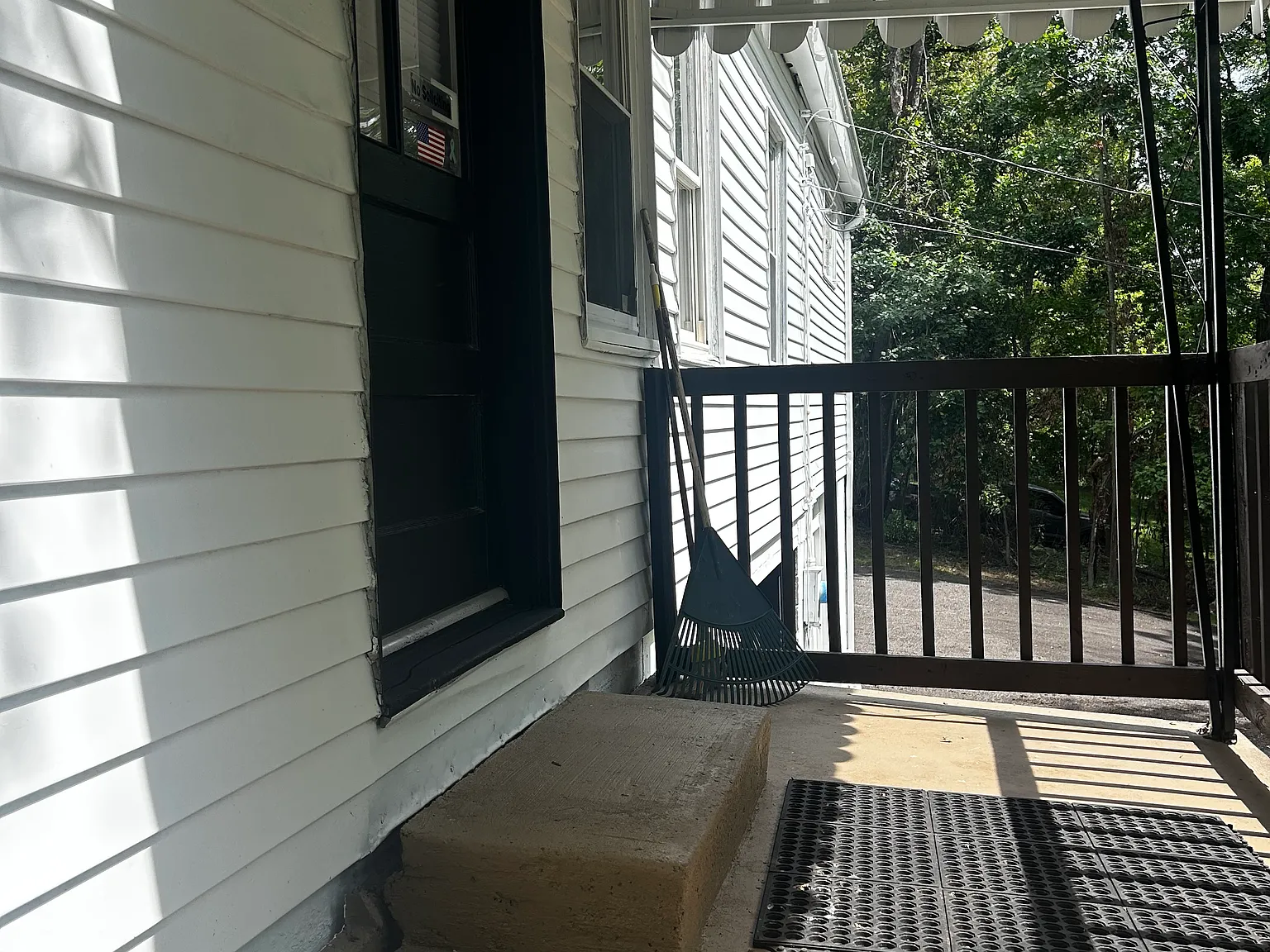 3 bed, 1000 sqft, $1,100 — Photo 3