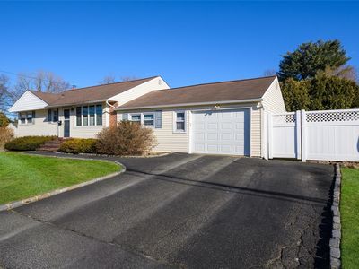 27 1/2 Greenway Drive N, Syosset, NY, 11791