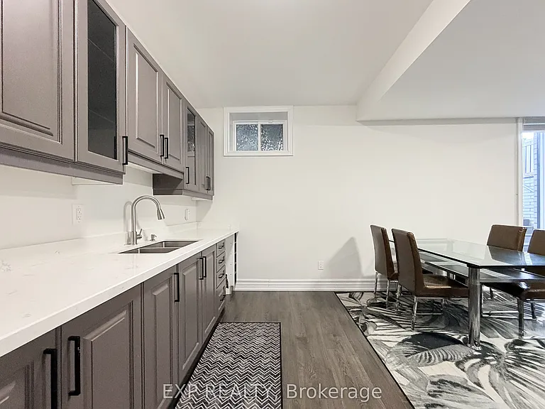 1606 Sandhurst Cres — Photo 32