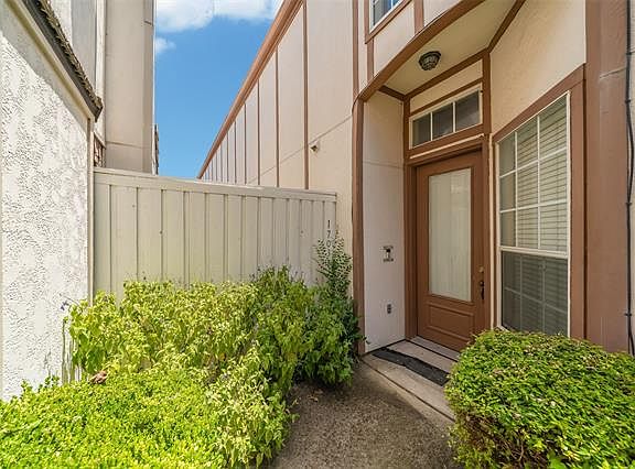 3rd image of 17031 Vinland Dr