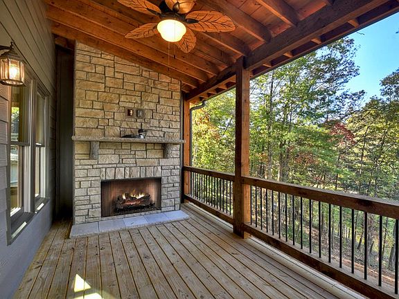 8th image of 382 Pocaset Dr