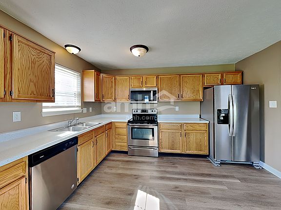 3rd image of 5822 Southern Springs Ln