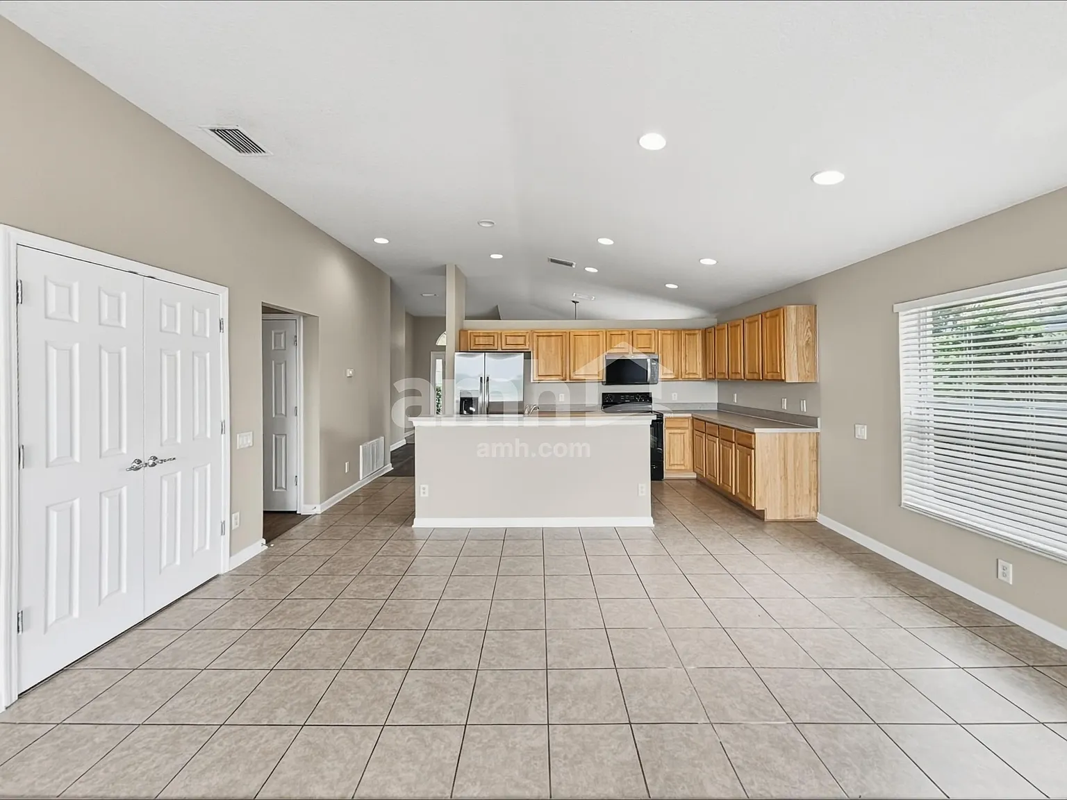 3 bed, 2.0 bath, 1814 sqft, $2,335 — Photo 4