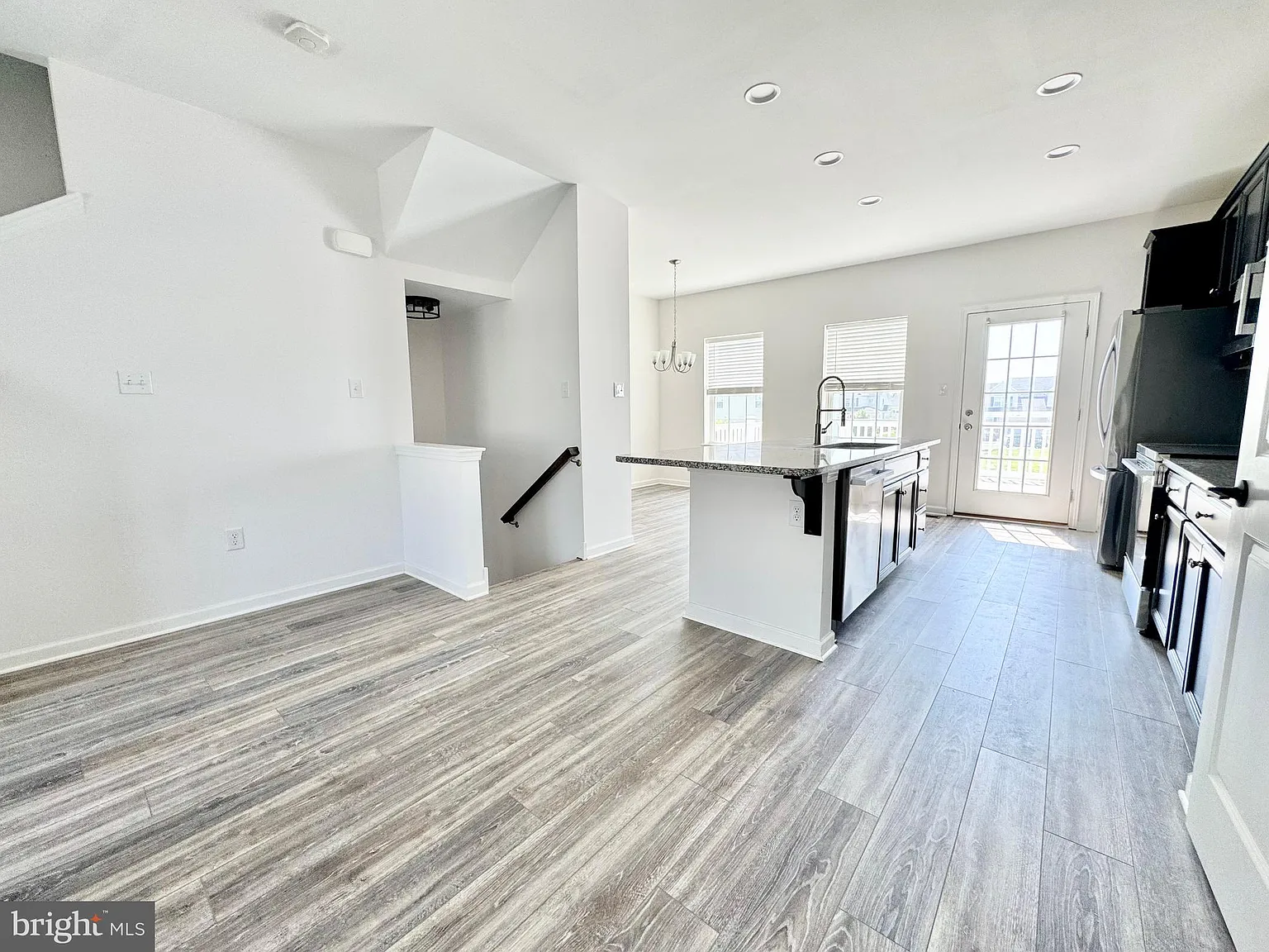 4 bed, 2.5 bath, 1725 sqft, $2,550 — Photo 3