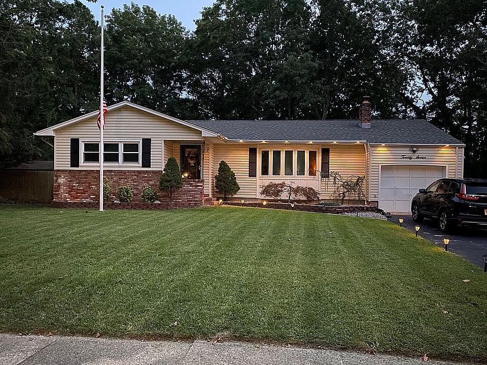 1st image of 27 Buckingham Dr