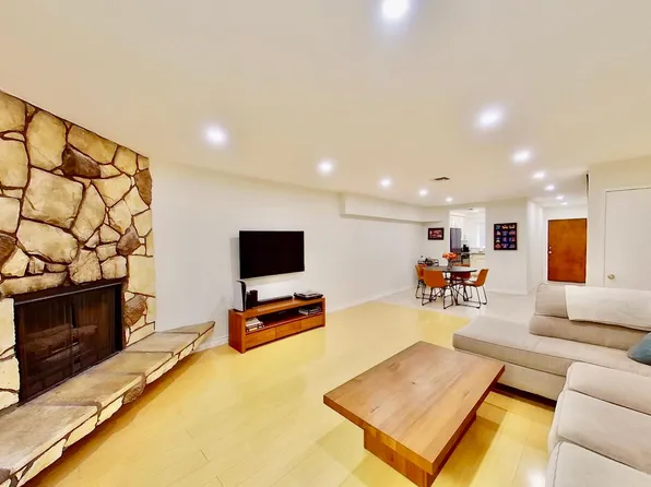 557 E Tujunga Ave APT R, Burbank, CA 91501