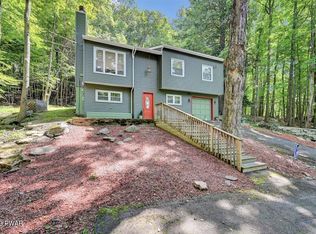 1631 Ridgeview Dr, Lake Ariel, PA 18436