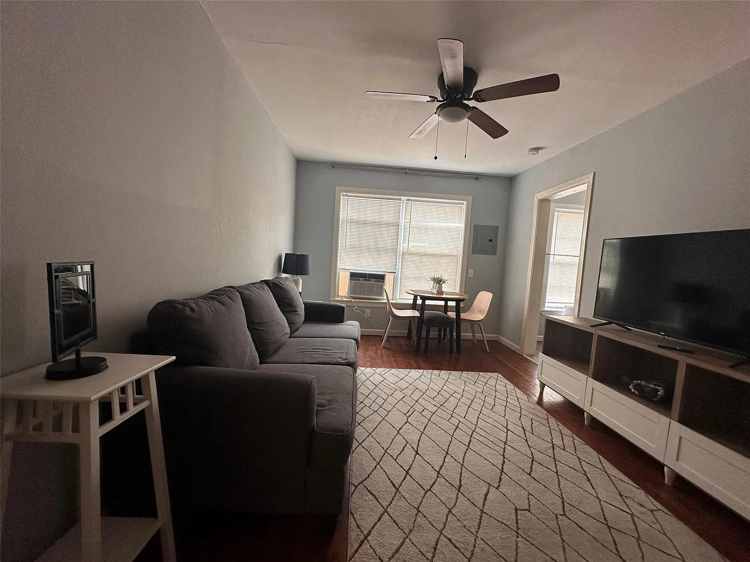 1 bed, 1.0 bath, 500 sqft, $1,000 — Photo 1