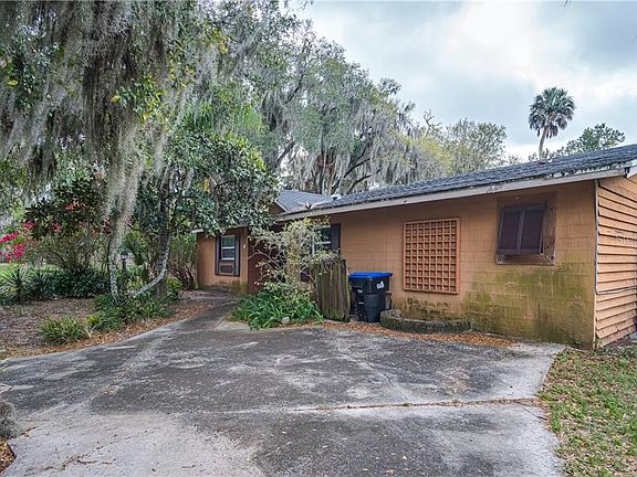 3rd image of 2318 Valley Dr