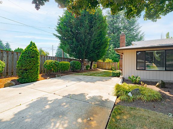 4th image of 3837 NE 45th St