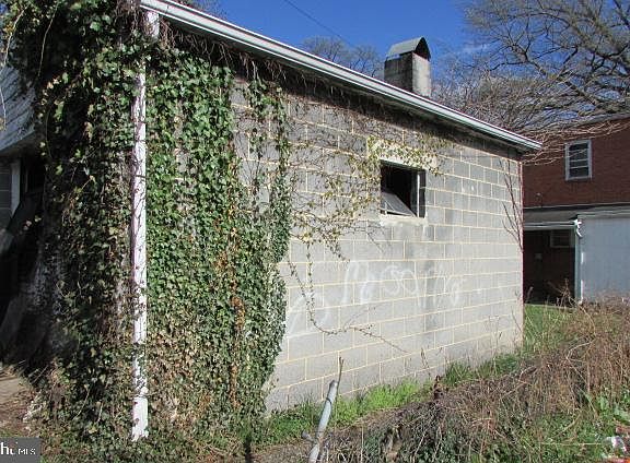 5th image of 1804 Boas St