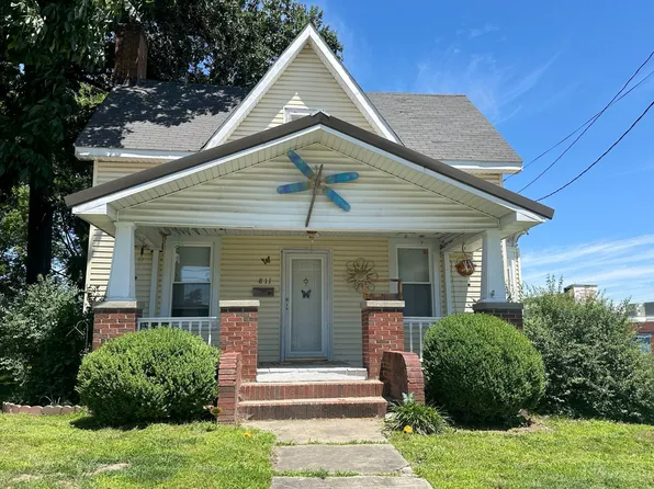 811 W Delaware St, Fairfield, IL 62837