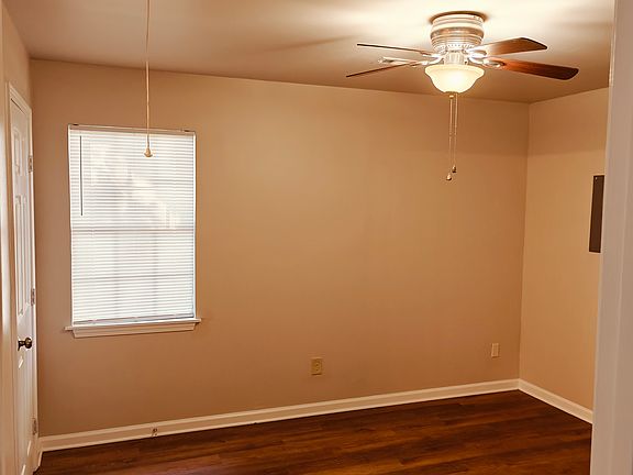 4th image of 327 N Tipton St