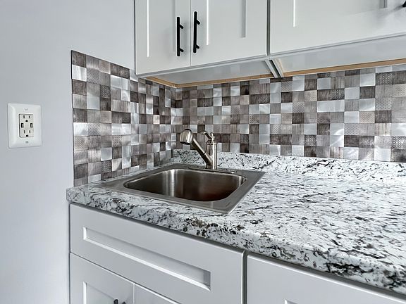 4th image of 744 S 15th St APT 3R