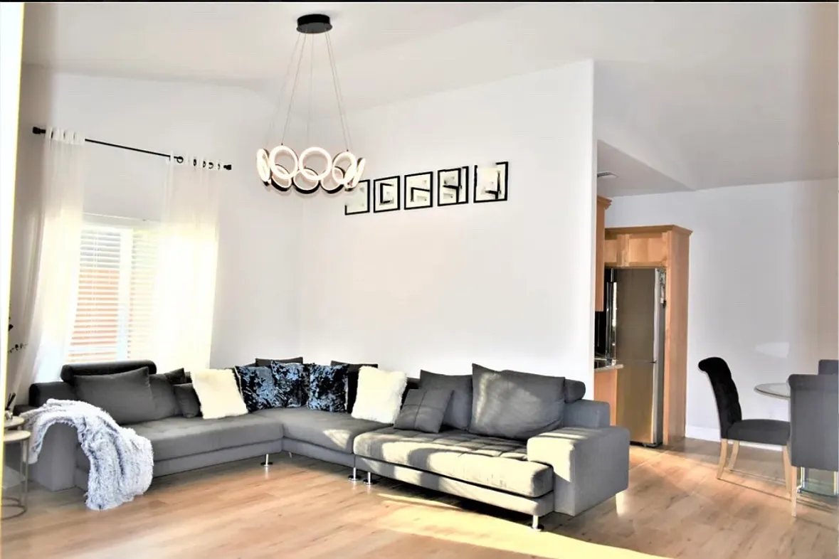 4 bed, 1430 sqft, $3,000 — Photo 3